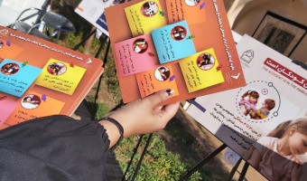 نمایشگاه تصویری و توزیع بروشور درباره کودکان توسط کانون هلال احمر برگزارشد.