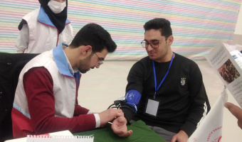 برگزاری میز فشارخون توسط کانون هلال احمر