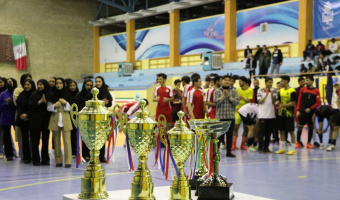 با حضور دکتر لامعی، رئیس دانشگاه بیرجند، جام قهرمانی مسابقات فوتسال شهدای دانشجوی دانشگاه به تیم های برتر اهدا گردید.